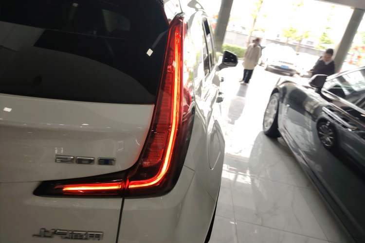 Used Cadillac XT4 2022 28T Two-Wheel Drive Fashion Edition Right Rear Taillight