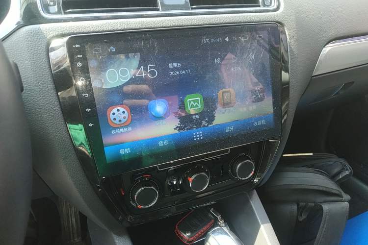 Used Volkswagen Sagitar 2018 1.6L Automatic Comfort Model Audio And AC Panel