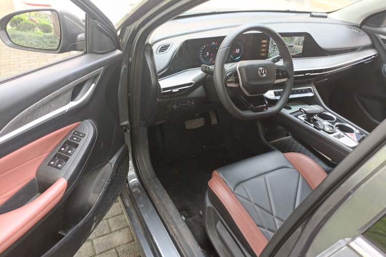 Used CHANGAN Eado 2023 Changan Edition PLUS Blue Whale NE 1.4T GDI DCT Prestige Version Driver Seat