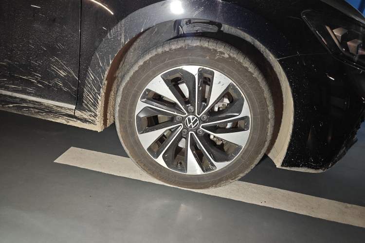 Used Volkswagen Passat 2023 330TSI Starry Elite Edition Right Front Wheel Hub