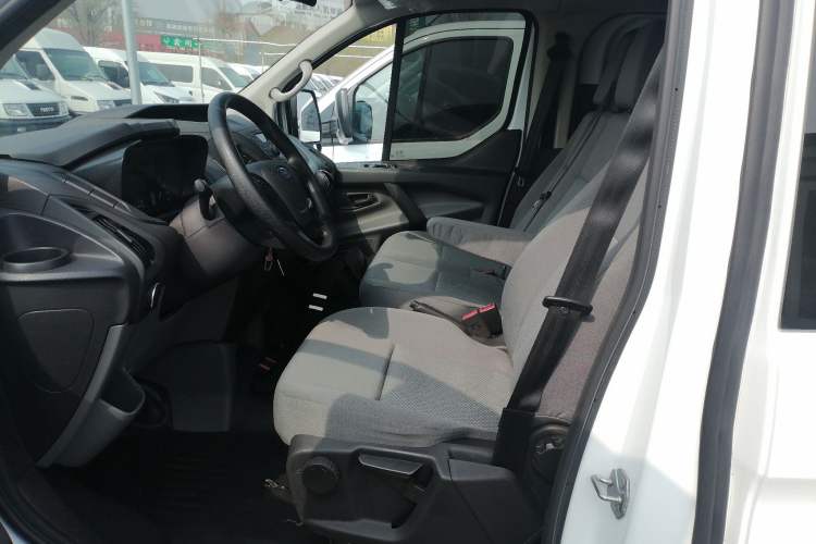 Used Ford Transit 2019 2.0T Diesel Multi-Purpose Commercial Vehicle Short Wheelbase Low Roof 6-Seater China VI Standard