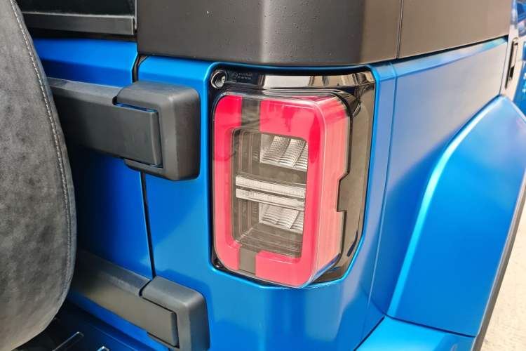 Used BAIC Off-Road BJ40 2021 2.0D Automatic Four-Wheel Drive Blade Hero Edition Adventurer Type Right Rear Taillight