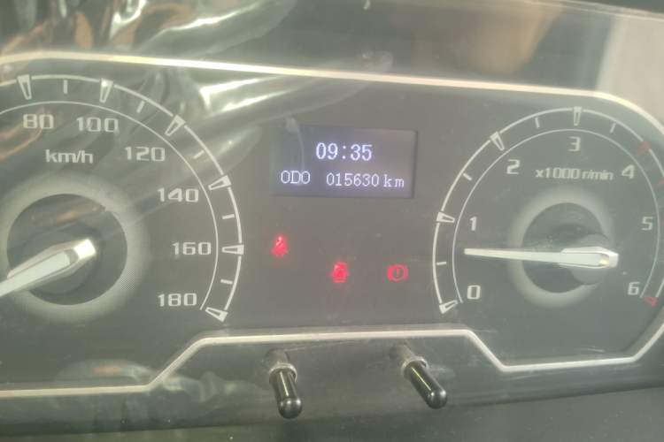 Used SAIC MAXUS Xintu V80 2021 2.0T Manual Classic Aoyuntong Short Wheelbase Ultra-Low Roof 5/6-Seater Odometer Close Up