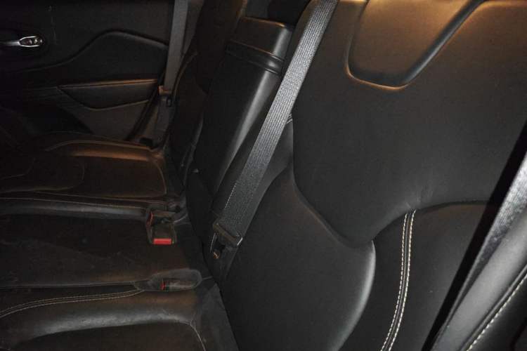 Used Jeep Cherokee 2016 2.0L Superior Edition