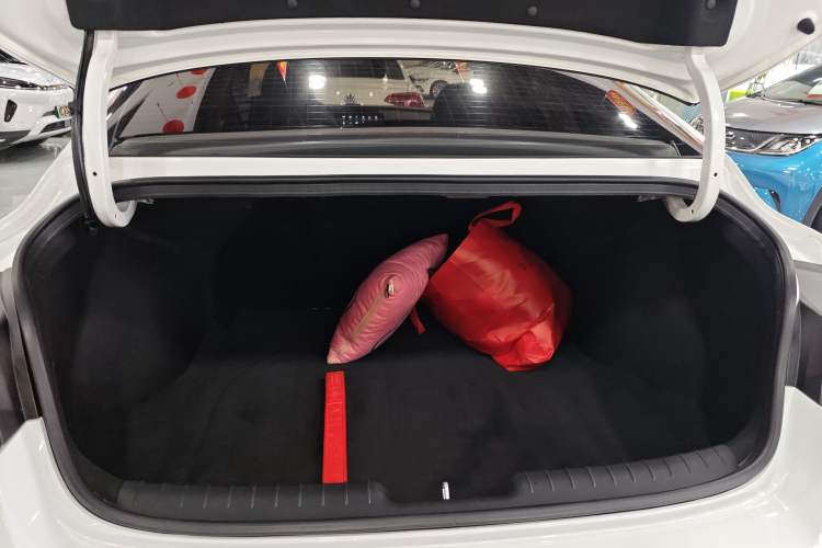 Used Hyundai Elantra 2022 1.5L CVT LUX Prestige Edition Trunk