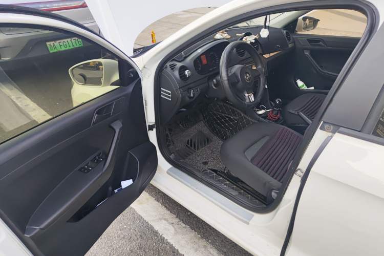 Used Volkswagen Jetta 2013 1.4L Manual Fashion Model