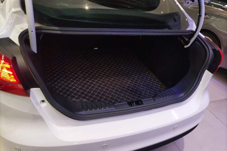 Used Ford Focus 2018 Sedan Classic 1.6L Automatic Trendy SmartDrive Edition