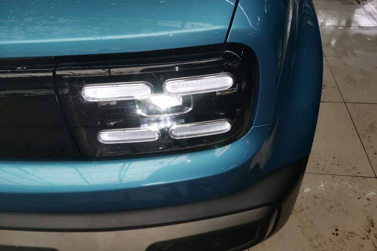 Used Baojun Spark EUV 2024 Flagship Edition 4 Seats Left Front Headlight