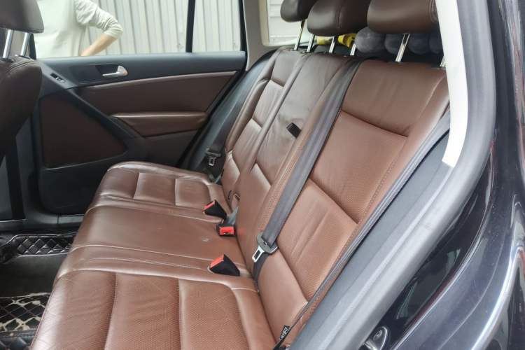 Used Volkswagen Tiguan 2015 1.8TSI Automatic All-Wheel-Drive Luxury Model Left Rear Seat