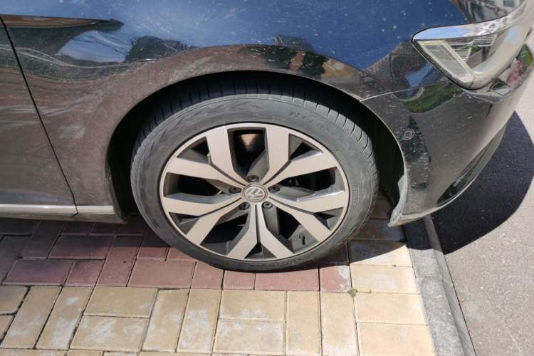 Used Volkswagen Magotan 2018 330TSI DSG Luxury Model Right Front Wheel Hub