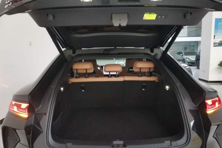 Used BYD Song L EV 2025 Intelligent Driving Version 662 km LiDAR Excellence Edition
