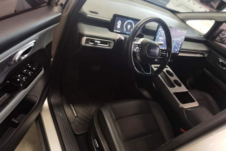 Used AION Y 2022 Plus 70 Tech Edition Driver Seat