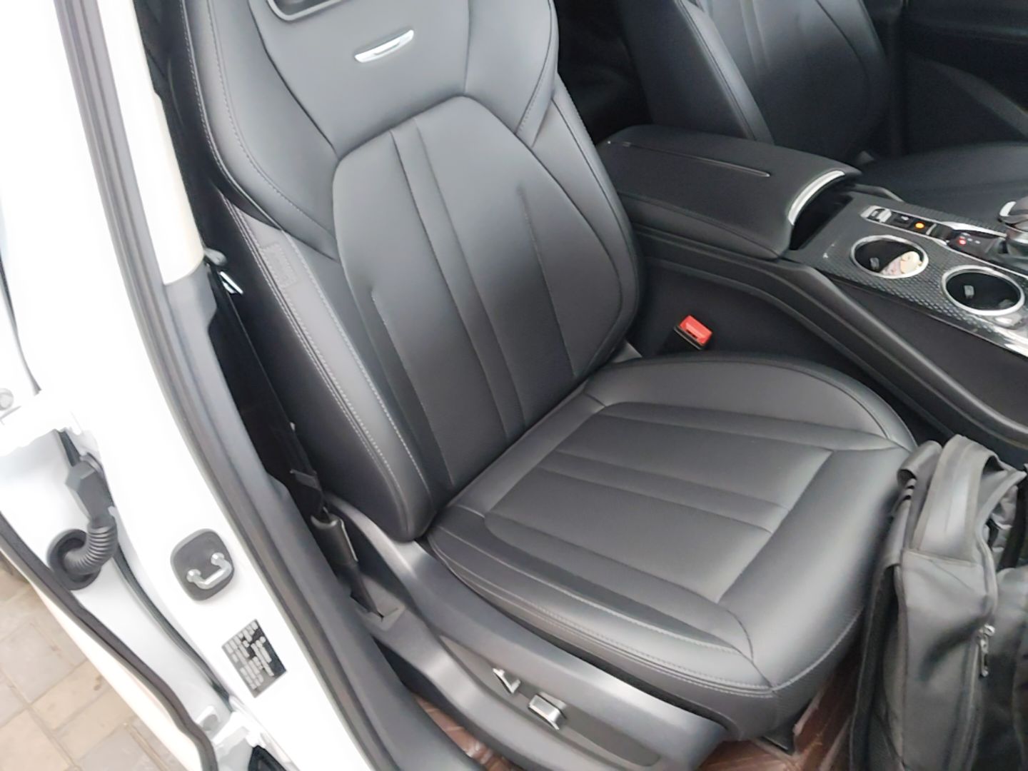 Hongqi HS3 2023 1.5T Two-Wheel Drive Shanwei Edition — снимка 19
