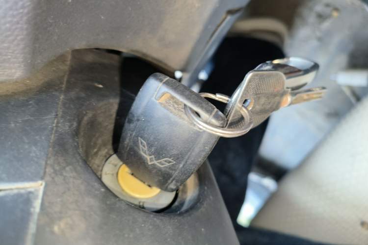 Used Wuling Rongguang V 2015 1.5L Practical Version Vehicle Key