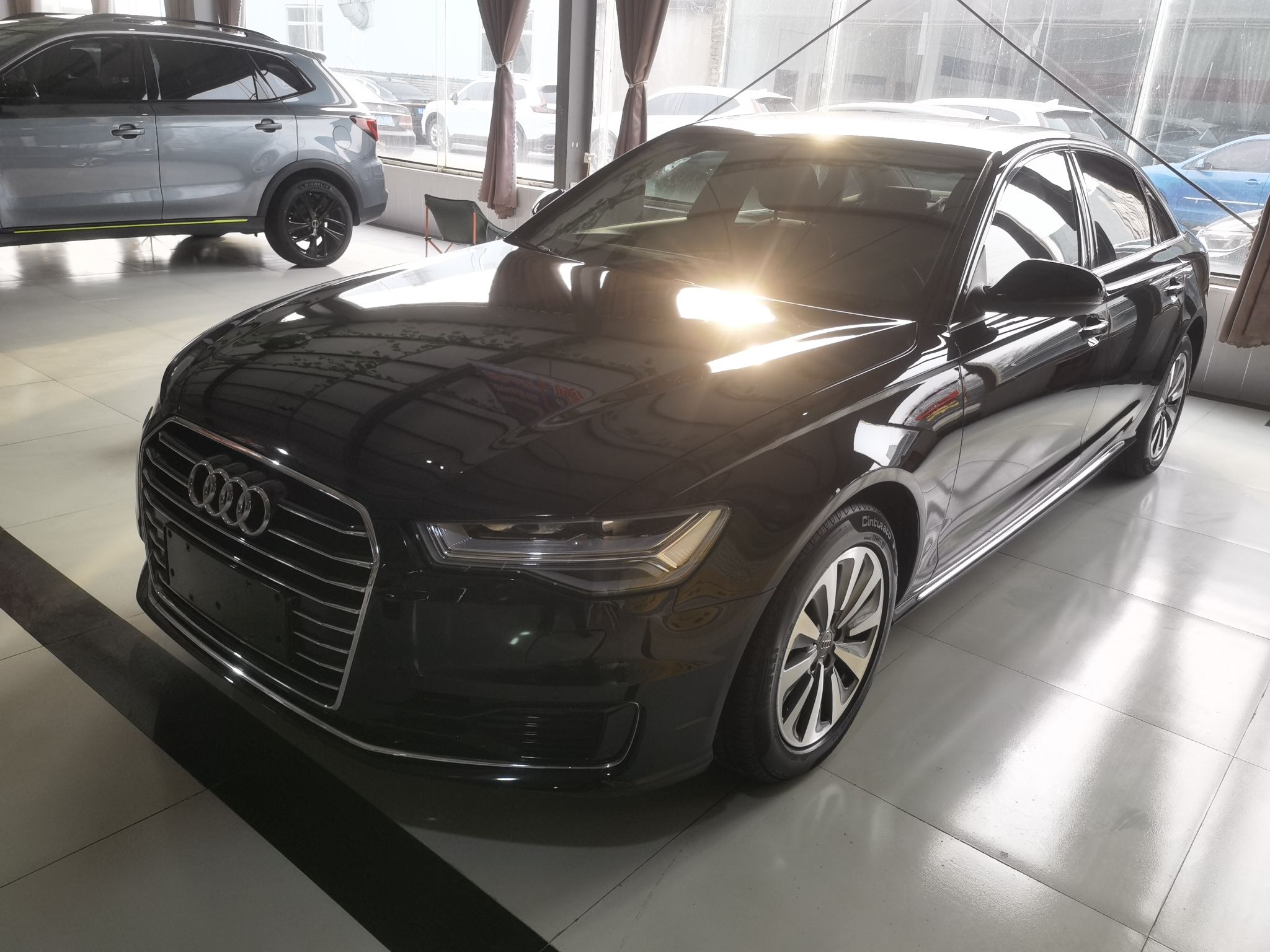 Под передней частью автомобиля