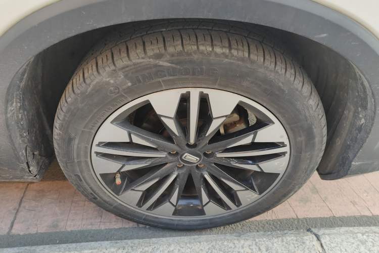 Used Bestune T77 2020 PRO 280 TID Automatic Luxury Model Right Front Wheel Hub