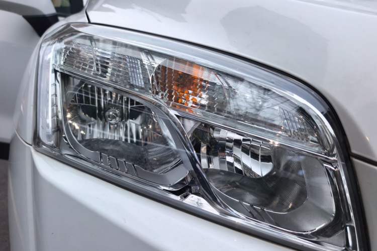 Used Chevrolet Trax 2016 1.4T Automatic Two-Wheel Drive Comfort Version with Sunroof Right Front Headlight