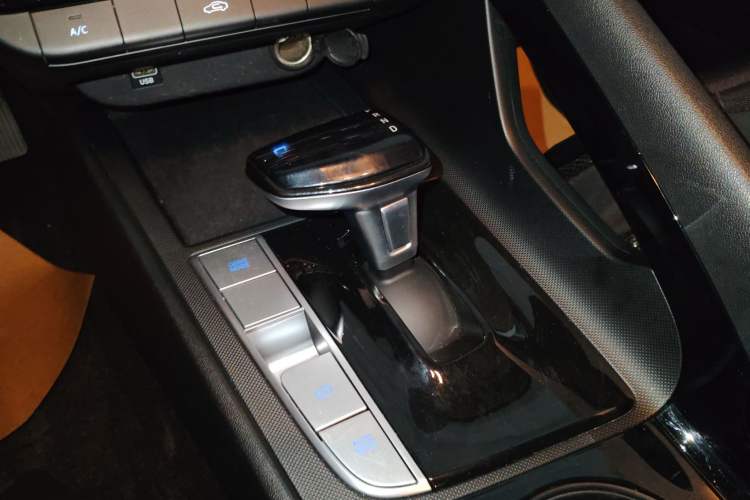 Used Hyundai Elantra 2023 1.5L CVT GLS Leading Edition Gear Lever