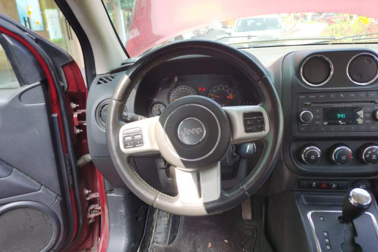 Used Jeep Compass 2013 2.0L two-wheel drive sport version Steering Wheel
