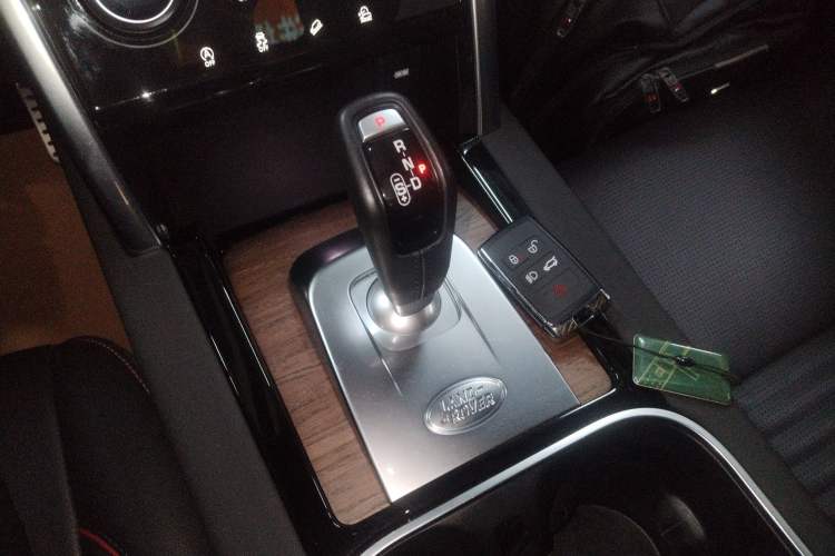 Used Land Rover Discovery Sport 2020 249 PS R-Dynamic Performance Edition Gear Lever