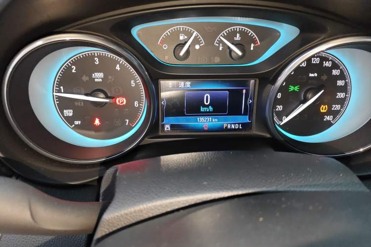 Used Buick Envision 2017 28T Four-Wheel Drive Luxury Model Odometer Close Up