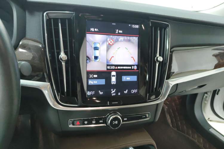 Used Volvo S90 2018 T4 Zhiyuan Edition
