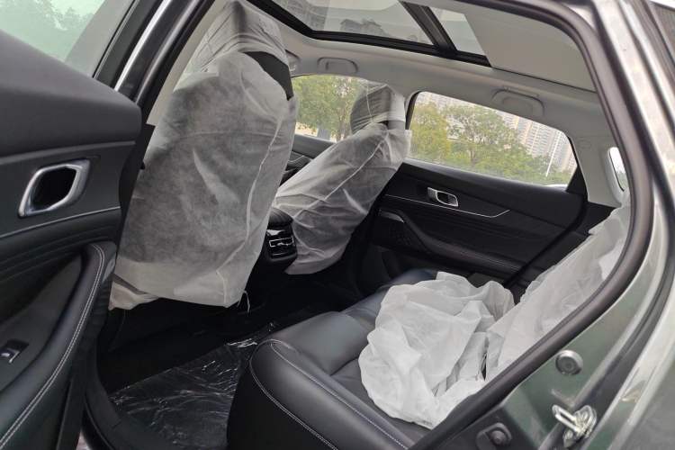 Used Changan UNI-K 2024 2.0T Two-Wheel Drive YueShang Trim
