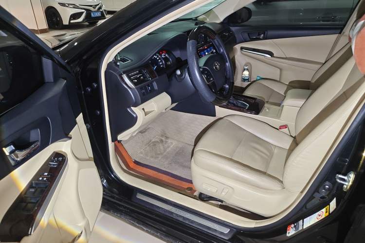 Used Toyota Camry 2016 2.0G 10th Anniversary Leading Edition
