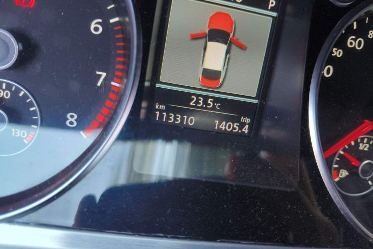 Used Volkswagen FAW-Volkswagen CC 2013 2.0 TSI Luxury Model Odometer Close Up