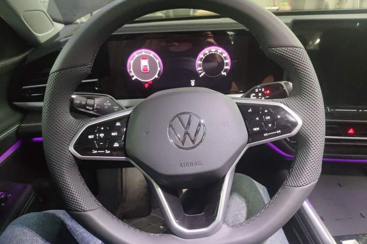 Used Volkswagen Passat 2026 Model, Pro 380TSI Xingkong Longyao Edition Steering Wheel