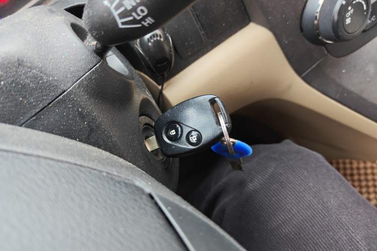 Used Honda CR-V 2010 2.0L automatic two-wheel drive urban version Vehicle Key