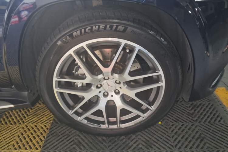Used Mercedes-Benz GLS AMG 2016 AMG GLS 63 4MATIC Right Front Wheel Hub