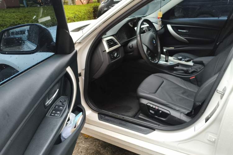 Used BMW 3 Series 2014 320Li Fashion Model
