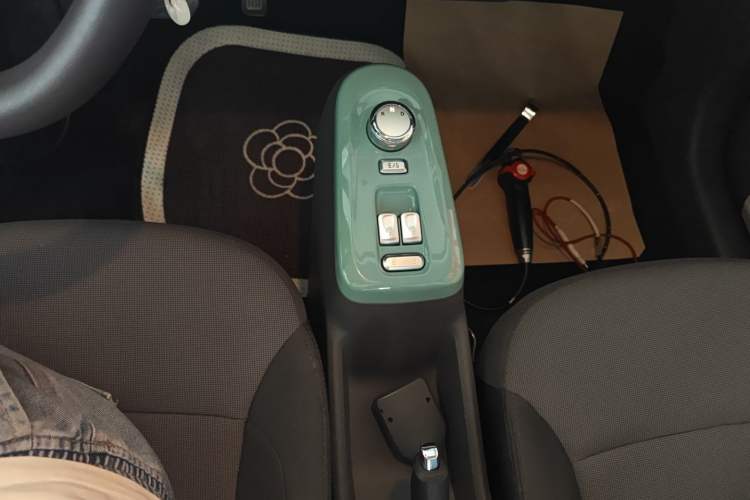 Used CHANGAN NEVO Lumin 2022 155 km – Refreshingly Sweet Edition Gear Lever