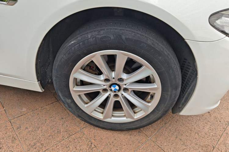 Used BMW 5 Series 2014 520Li Elegant Model Right Front Wheel Hub