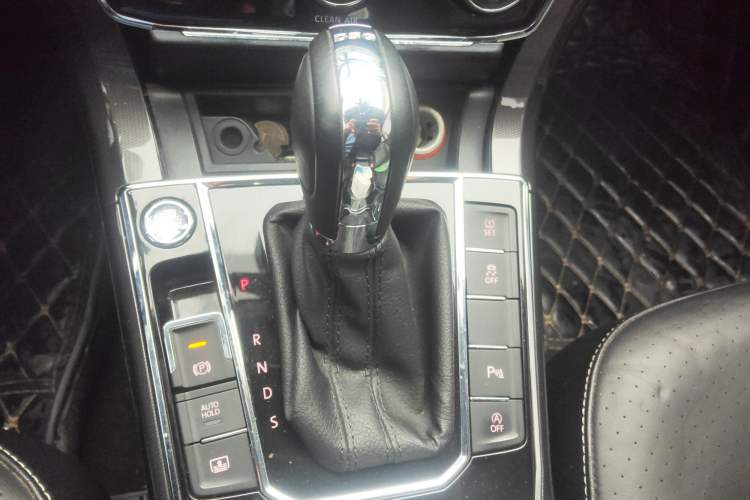 Used Volkswagen Passat 2016 330TSI DSG Luxury Edition Gear Lever