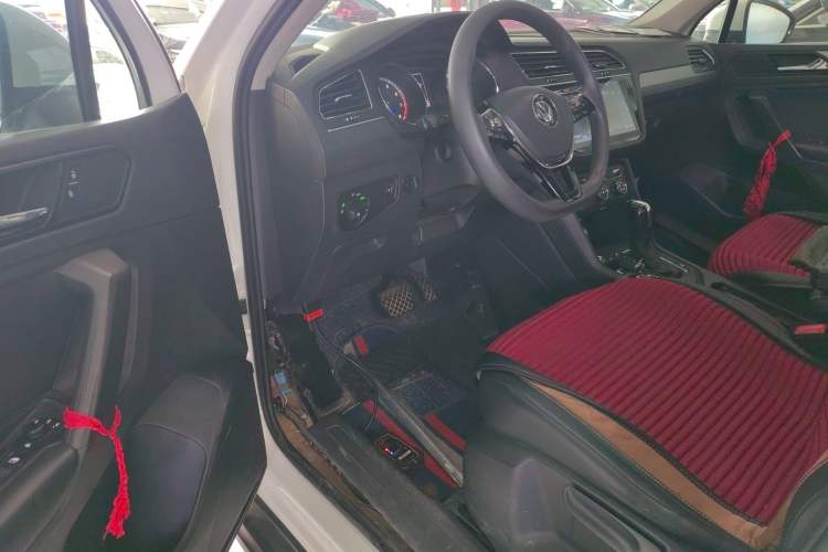 Used Volkswagen Tiguan L 2017 330TSI Automatic Two-Wheel Drive Luxury Edition Driver Seat