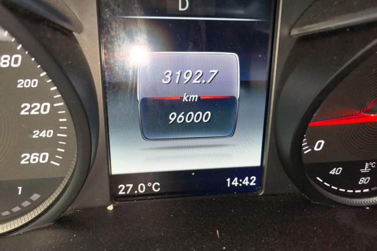 Used Mercedes-Benz GLC 2017 GLC 260 4MATIC Luxury Model
