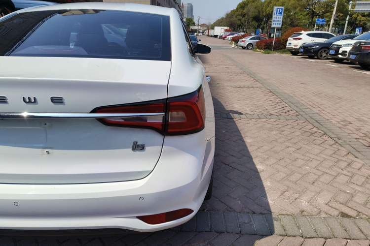 Used Roewe i5 2020 1.5L Automatic 4G Connected Linghao Edition
