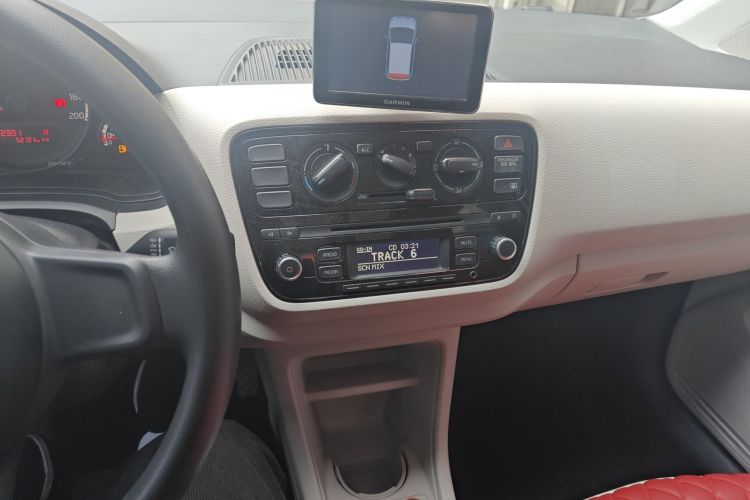 Used Volkswagen up! 2015 1.0L move up!
