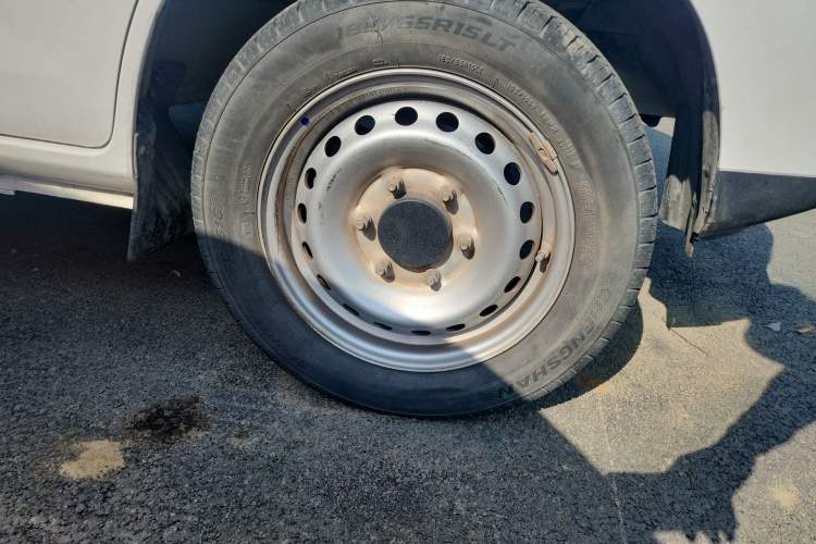 Used JAC Group Blue Cat 2023 M1 Zhongxinhang 38.64kWh Elite Edition Right Front Wheel Hub