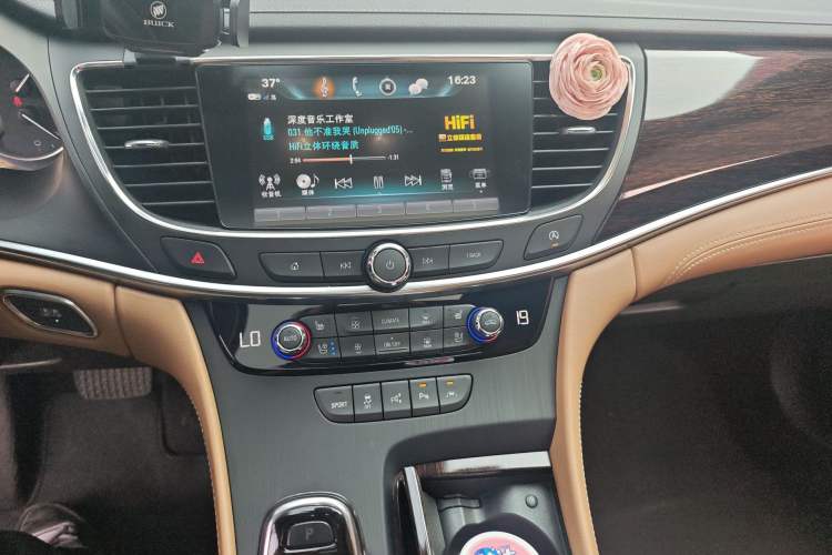 Used Buick LaCrosse 2018 20T Luxury Model Audio And AC Panel