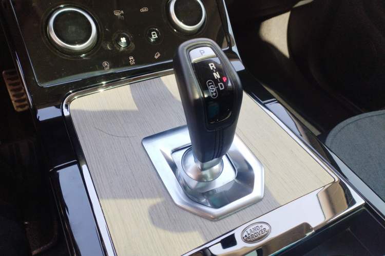 Used Land Rover Range Rover Evoque 2021 Range Rover Velar 249 PS R-Dynamic S Performance Edition