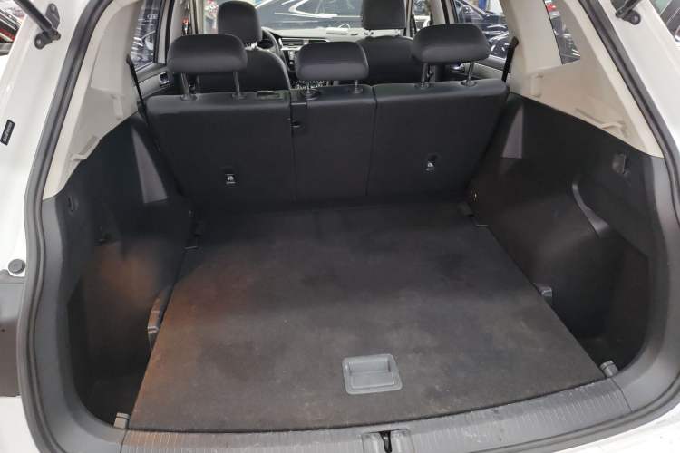 Used Volkswagen Tiguan L 2017 330TSI Automatic Two-Wheel Drive Luxury Edition Trunk