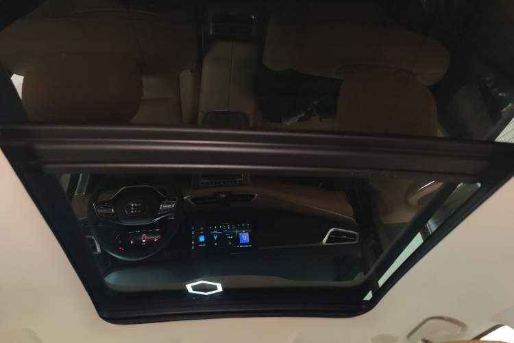 Used Landian E5 2023 1.5L DE-i 110 km Flagship Model 5 Seats
