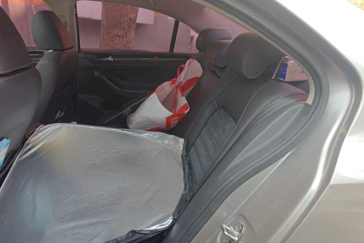 Used Volkswagen Sagitar 2015 230TSI Automatic Luxury Model
