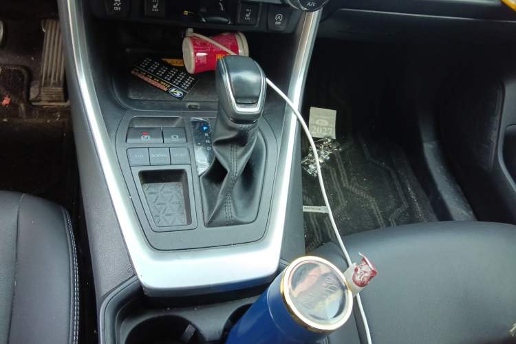 Used Toyota RAV4 2023 2.0L CVT Two-Wheel Drive Fashion Plus Edition Gear Lever