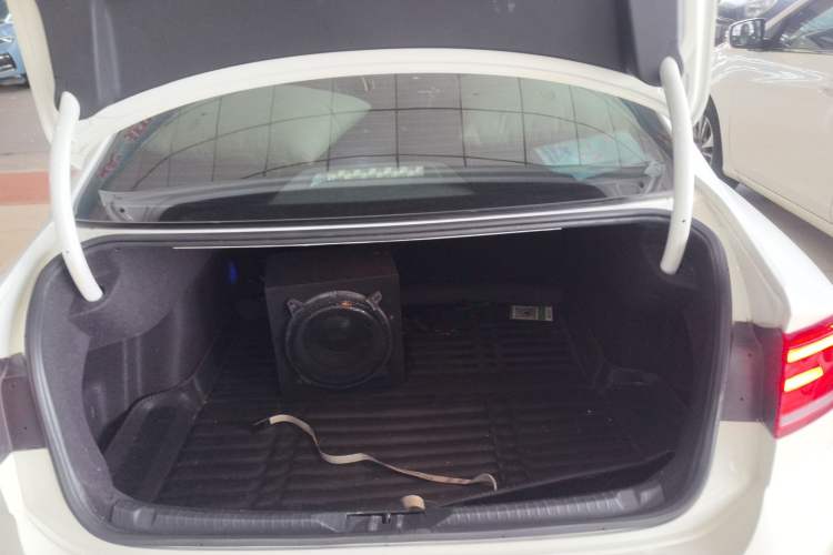 Used Volkswagen Lamando 2015 230TSI DSG Fashion Edition
