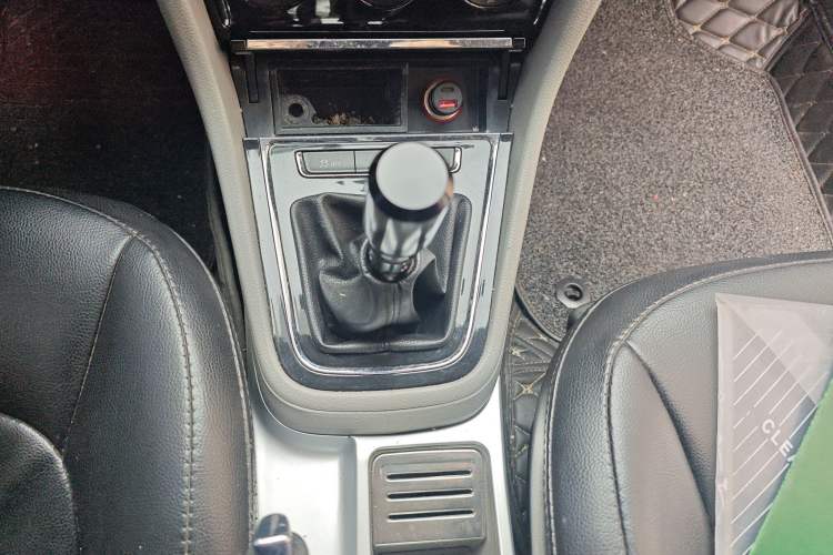 Used Volkswagen Bora 2013 1.6L Manual Fashion Edition
