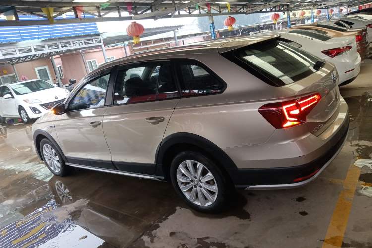 Used Volkswagen C-TREK 2018 1.5L Automatic Fashion Model